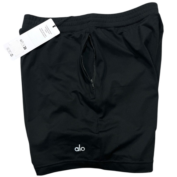 NWT Alo Yoga Mens 7" Conquer React Performance Short size Small in Black - Picture 8 of 9